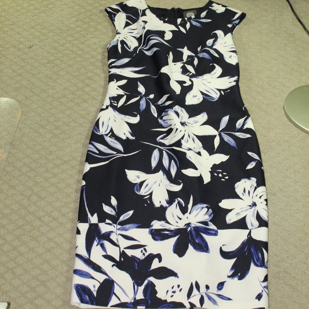 VINCE CAMUTO Scuba Round Neck Sleeveless Lined Navy White Floral Midi Dress Sz 8